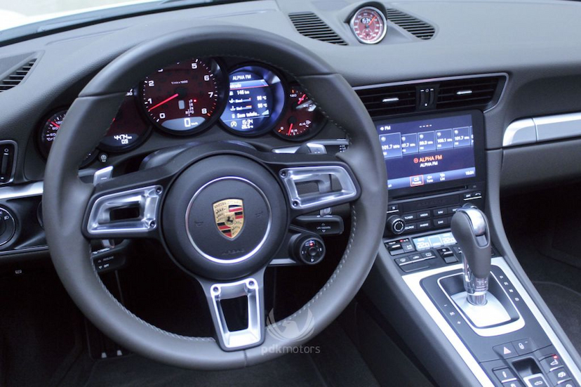 Foto do veículo PORSCHE  911 CARRERA S CABRIOLET 2017 4.475 KM 659.000,00