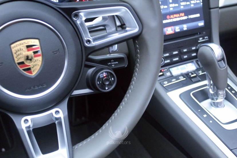 Foto do veículo PORSCHE  911 CARRERA S CABRIOLET 2017 4.475 KM 659.000,00
