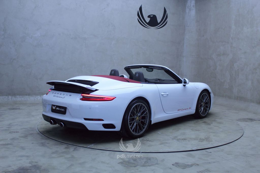 Foto do veículo PORSCHE  911 CARRERA S CABRIOLET 2017 4.475 KM 659.000,00