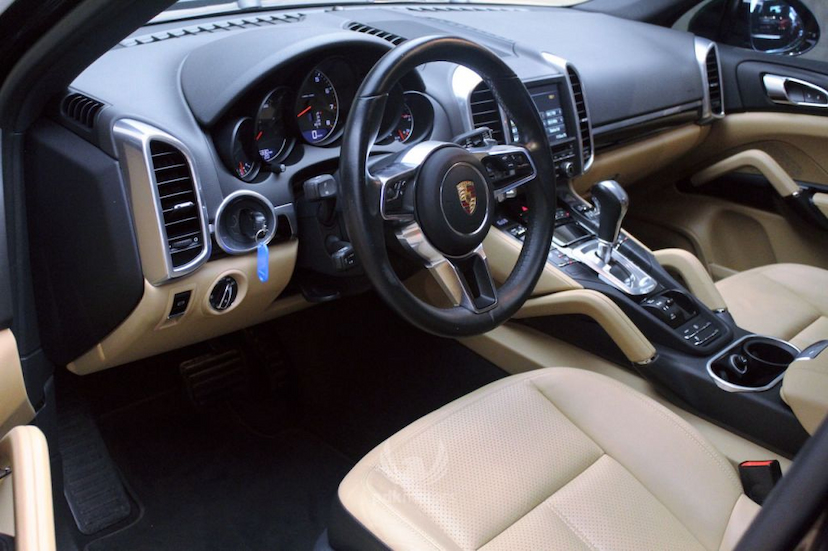 Foto do veículo PORSCHE  CAYENNE V6 2016 46.343 KM 249.000,00