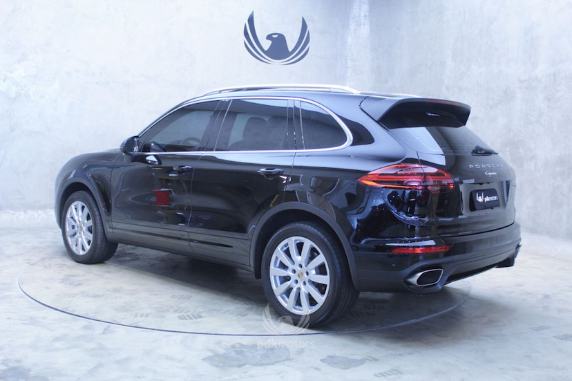 Foto do veículo PORSCHE  CAYENNE V6 2016 46.343 KM 249.000,00