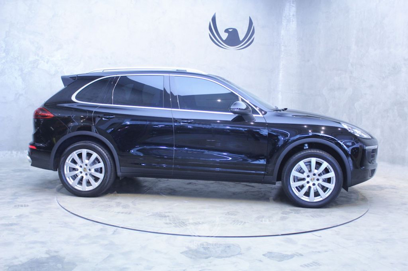 Foto do veículo PORSCHE  CAYENNE V6 2016 46.343 KM 249.000,00