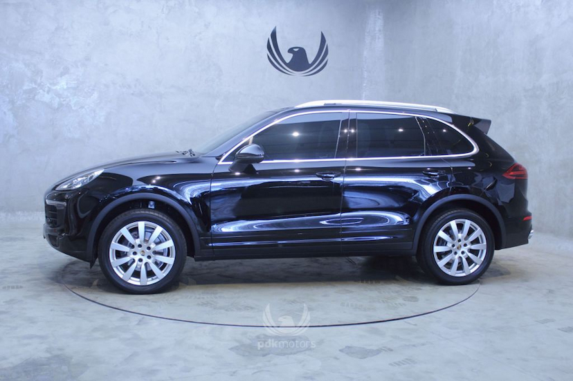 Foto do veículo PORSCHE  CAYENNE V6 2016 46.343 KM 249.000,00