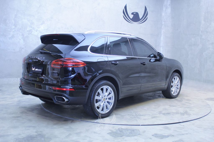 Foto do veículo PORSCHE  CAYENNE V6 2016 46.343 KM 249.000,00