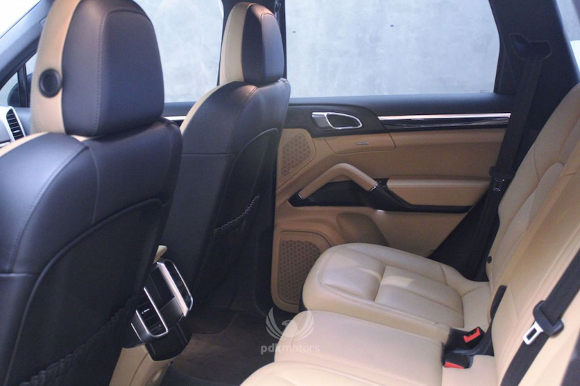Foto do veículo PORSCHE  CAYENNE V6 2016 46.343 KM 249.000,00