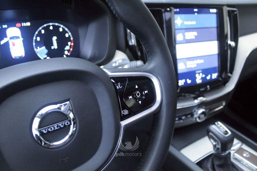 Foto do veículo VOLVO  XC60 T5 INSCRIPTION 2018 21.215 KM 259.000,00