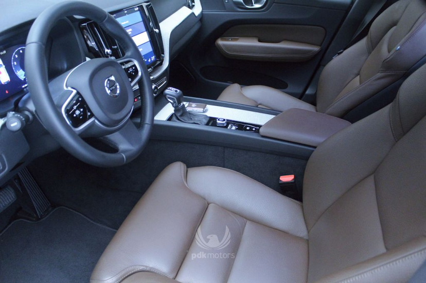 Foto do veículo VOLVO  XC60 T5 INSCRIPTION 2018 21.215 KM 259.000,00
