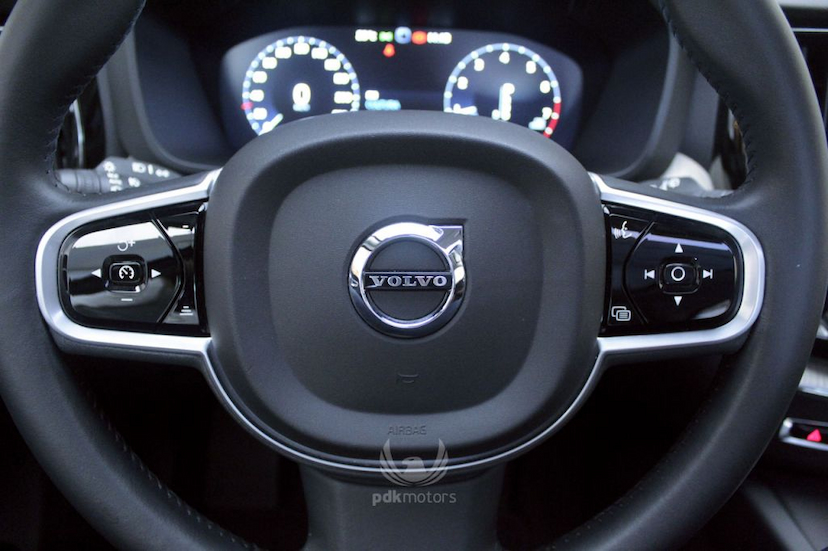 Foto do veículo VOLVO  XC60 T5 INSCRIPTION 2018 21.215 KM 259.000,00