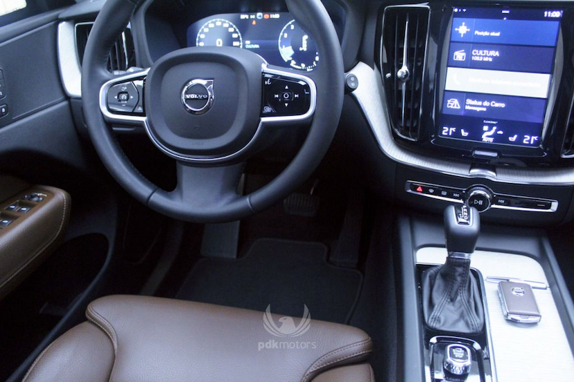 Foto do veículo VOLVO  XC60 T5 INSCRIPTION 2018 21.215 KM 259.000,00