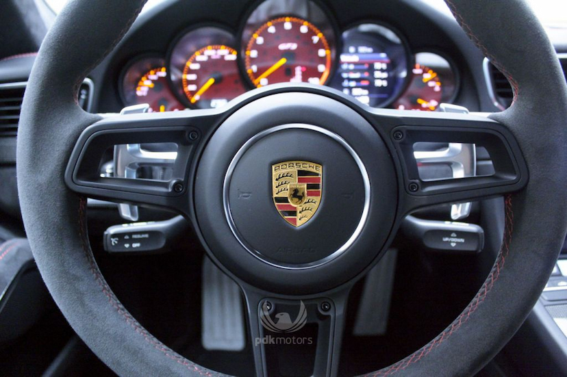 Foto do veículo PORSCHE  911 GT3 2018 2.750 KM 1.225.000,00
