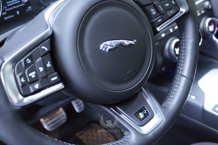 Foto do veículo JAGUAR  E-PACE FIRST EDITION 2018 5.240 KM 255.000,00