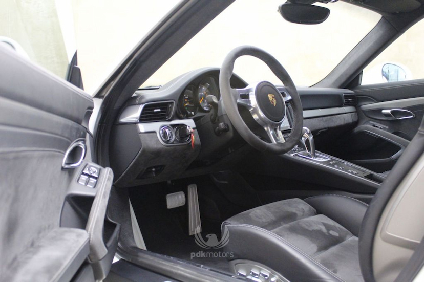 Foto do veículo PORSCHE  911 GT3 2014 21.450 KM 849.990,00