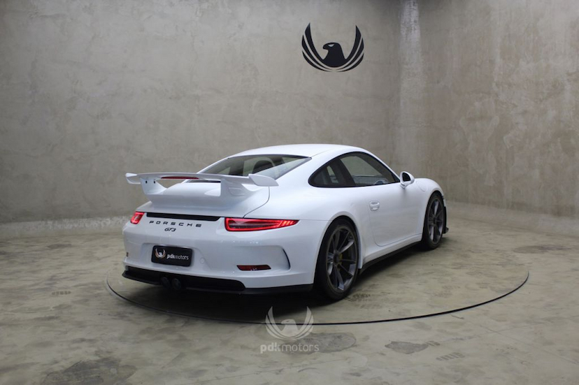 Foto do veículo PORSCHE  911 GT3 2014 21.450 KM 849.990,00
