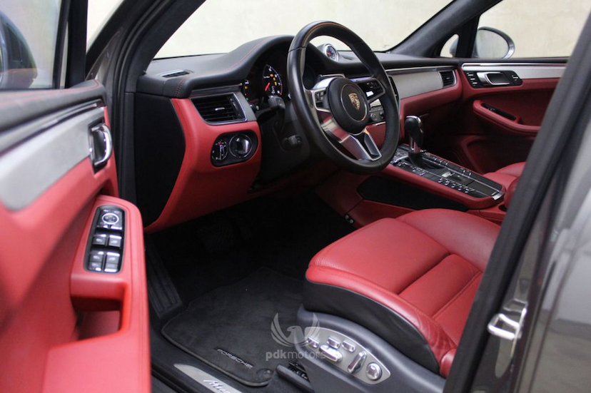 Foto do veículo PORSCHE  MACAN TURBO 2015 36.510 KM 344.900,00