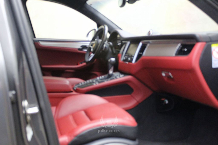 Foto do veículo PORSCHE  MACAN TURBO 2015 36.510 KM 344.900,00