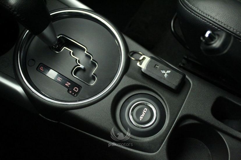Foto do veículo MITSUBISHI  ASX 2.0 AWD 2016 48.649 KM 68.000,00