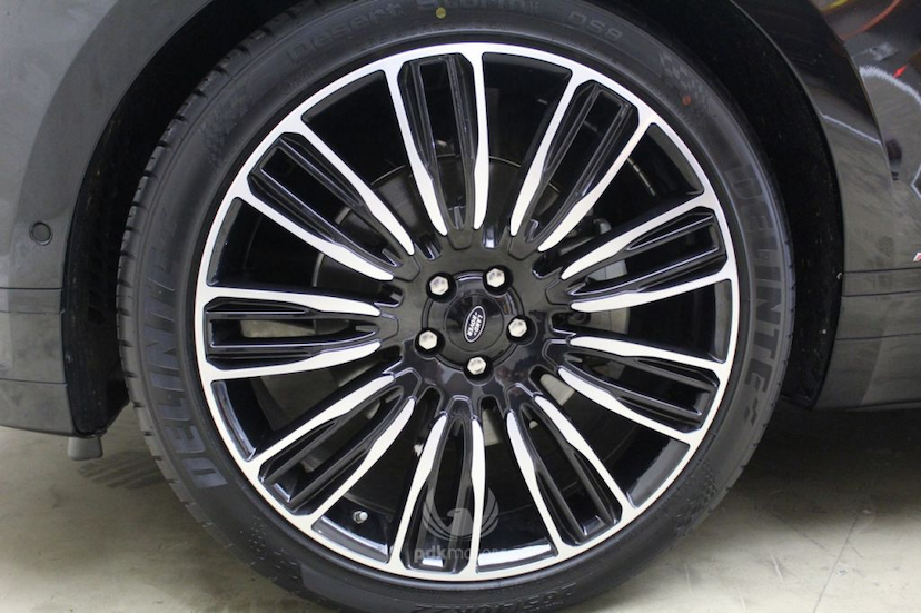 Foto do veículo LAND ROVER RANGE ROVER VELAR P380 SE R-DYNAMIC 2018 9.620 KM 399.000,00