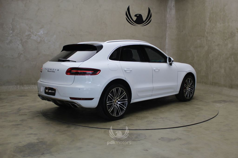 Foto do veículo PORSCHE  MACAN TURBO 2015 27.500 KM 319.000,00