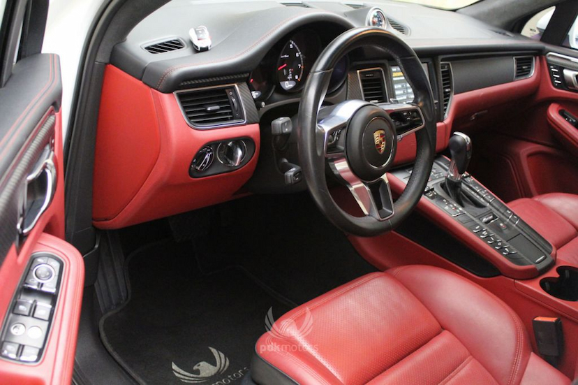 Foto do veículo PORSCHE  MACAN TURBO 2015 27.500 KM 319.000,00