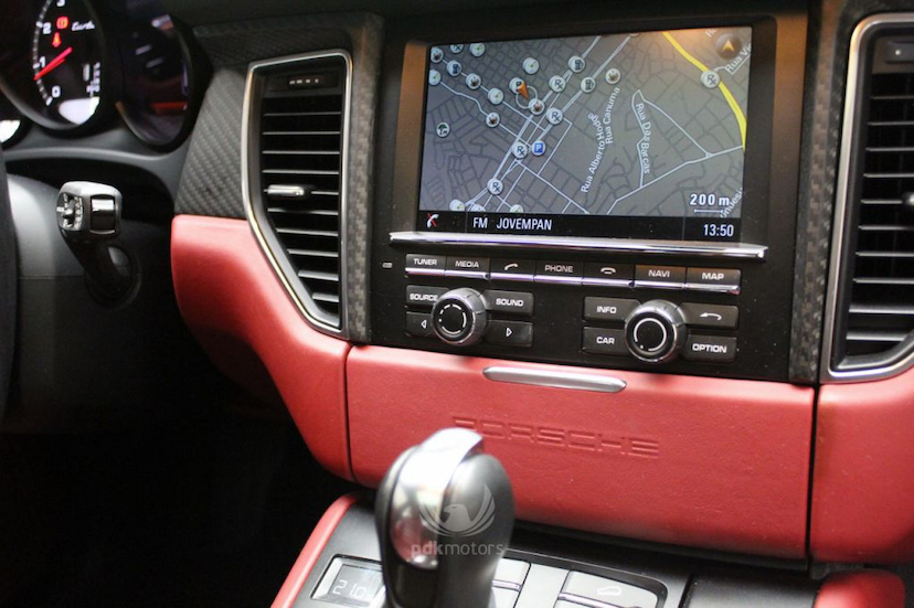 Foto do veículo PORSCHE  MACAN TURBO 2015 27.500 KM 319.000,00