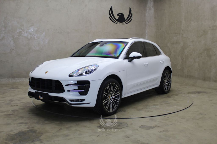 Foto do veículo PORSCHE  MACAN TURBO 2015 27.500 KM 319.000,00
