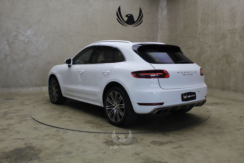 Foto do veículo PORSCHE  MACAN TURBO 2015 27.500 KM 319.000,00