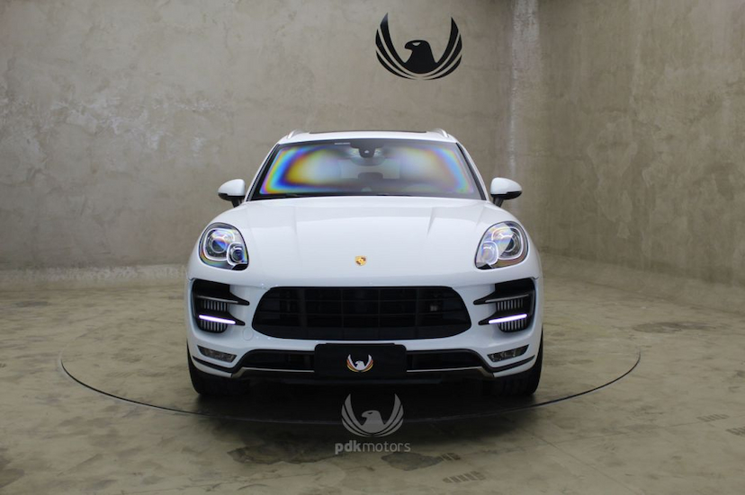 Foto do veículo PORSCHE  MACAN TURBO 2015 27.500 KM 319.000,00