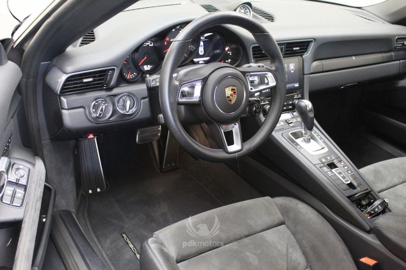 Foto do veículo PORSCHE  911 CARRERA 4 GTS 2017 6.615 KM 679.000,00