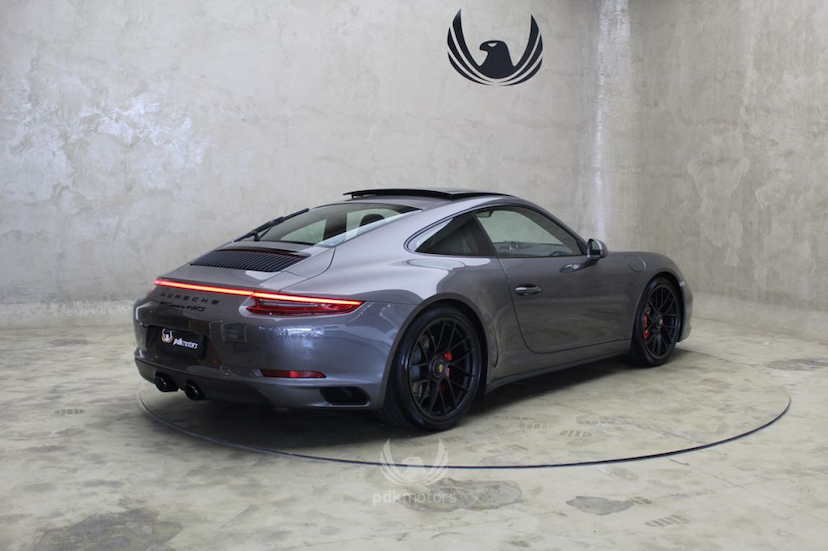 Foto do veículo PORSCHE  911 CARRERA 4 GTS 2017 6.615 KM 679.000,00