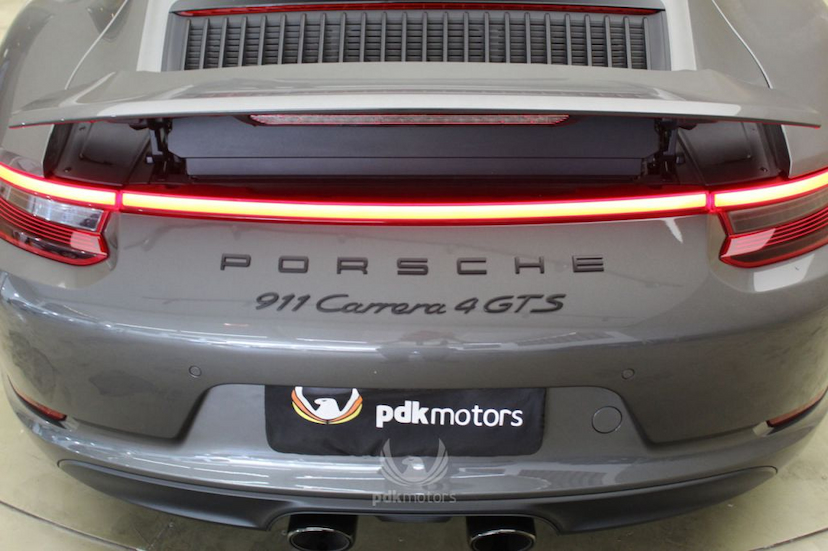 Foto do veículo PORSCHE  911 CARRERA 4 GTS 2017 6.615 KM 679.000,00