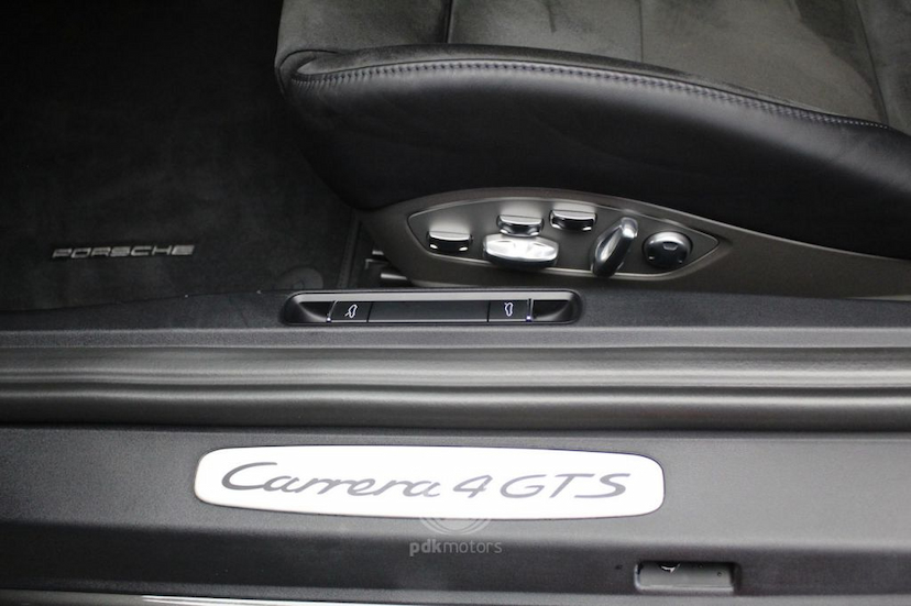 Foto do veículo PORSCHE  911 CARRERA 4 GTS 2017 6.615 KM 679.000,00