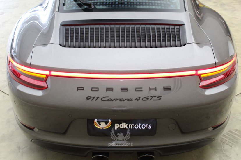Foto do veículo PORSCHE  911 CARRERA 4 GTS 2017 6.615 KM 679.000,00