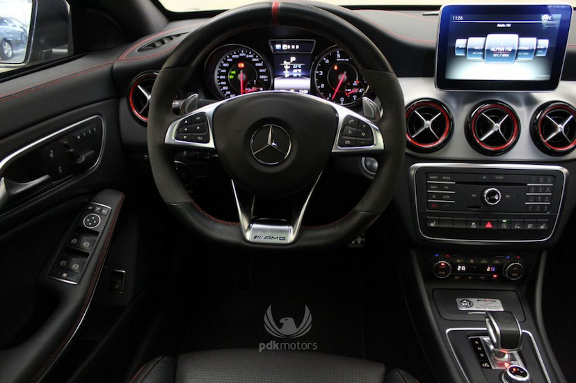 Foto do veículo MERCEDES-BENZ  CLA 45 AMG BLINDADA 2016 24.047 KM 225.000,00