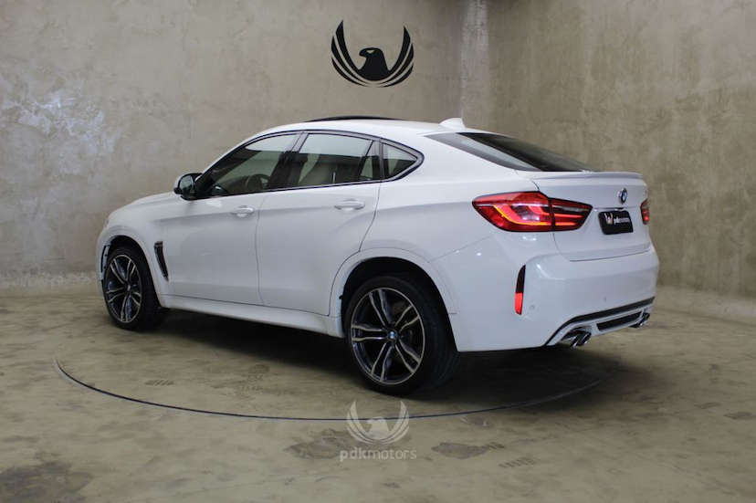 Foto do veículo BMW  X6 M 2016 31.450 KM 359.000,00