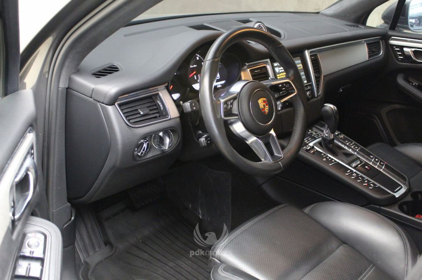 Foto do veículo PORSCHE  MACAN TURBO 2015 18.692 KM 339.900,00
