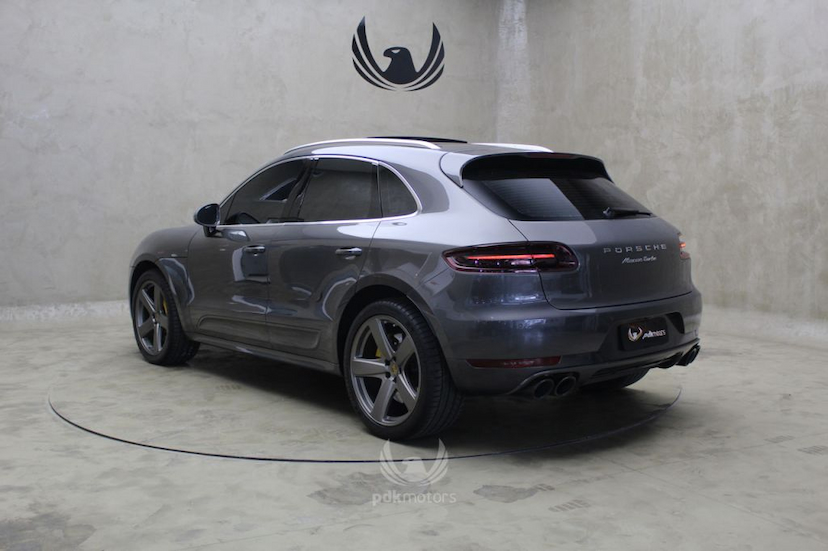 Foto do veículo PORSCHE  MACAN TURBO 2015 18.692 KM 339.900,00
