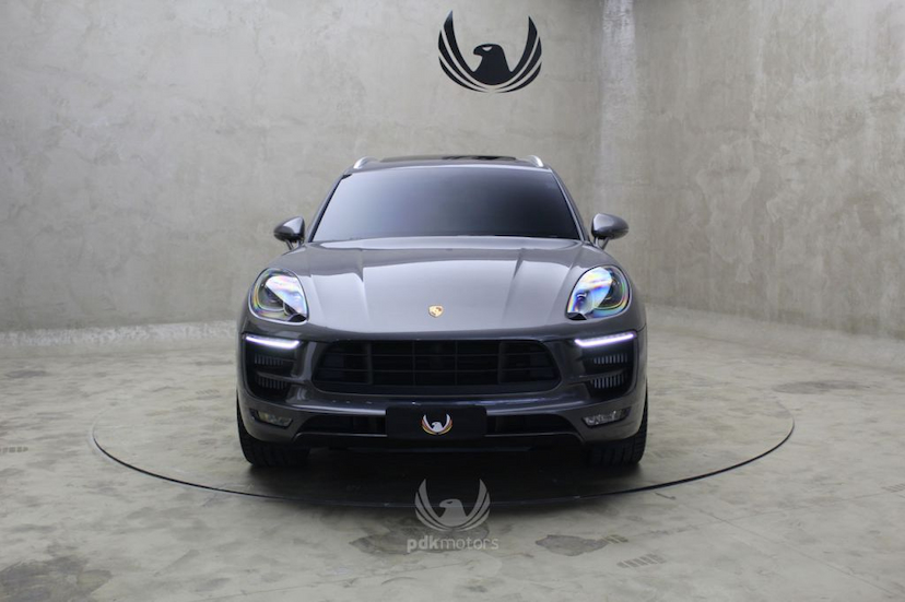 Foto do veículo PORSCHE  MACAN TURBO 2015 18.692 KM 339.900,00