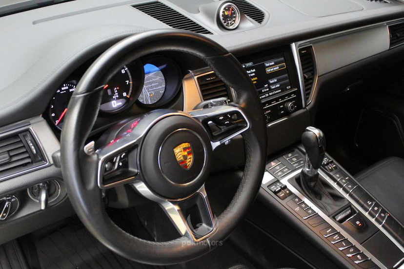 Foto do veículo PORSCHE  MACAN TURBO 2015 18.692 KM 339.900,00