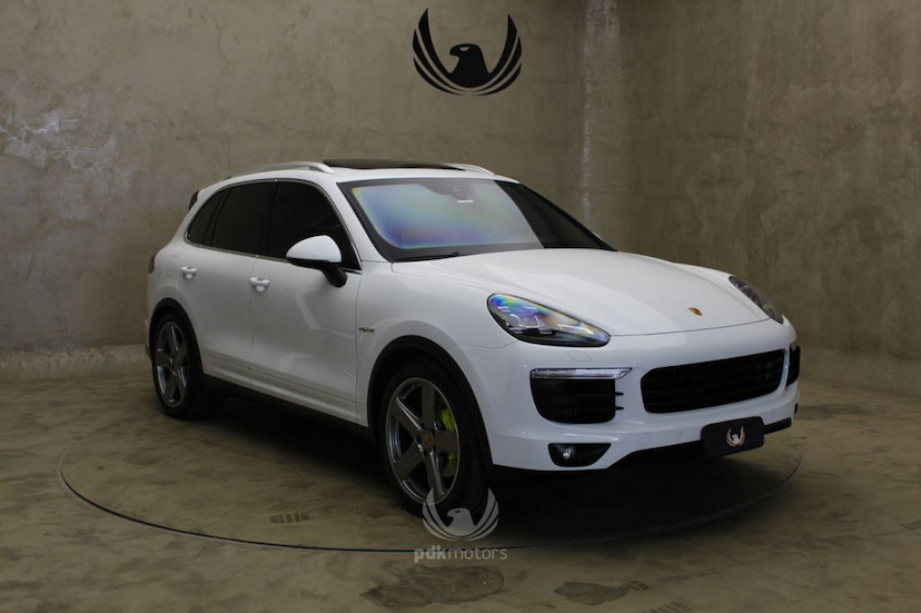 Foto do veículo PORSCHE  CAYENNE S E-HYBRID 2017 18.300 KM 399.000,00