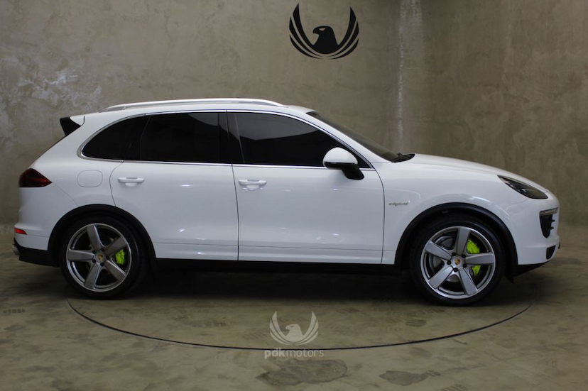 Foto do veículo PORSCHE  CAYENNE S E-HYBRID 2017 18.300 KM 399.000,00
