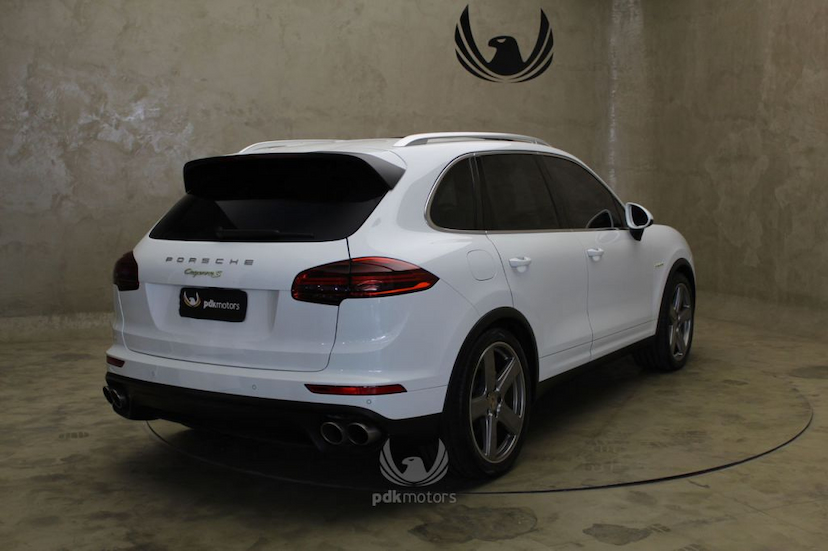 Foto do veículo PORSCHE  CAYENNE S E-HYBRID 2017 18.300 KM 399.000,00