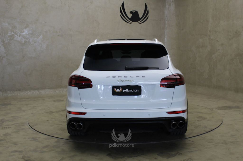 Foto do veículo PORSCHE  CAYENNE S E-HYBRID 2017 18.300 KM 399.000,00
