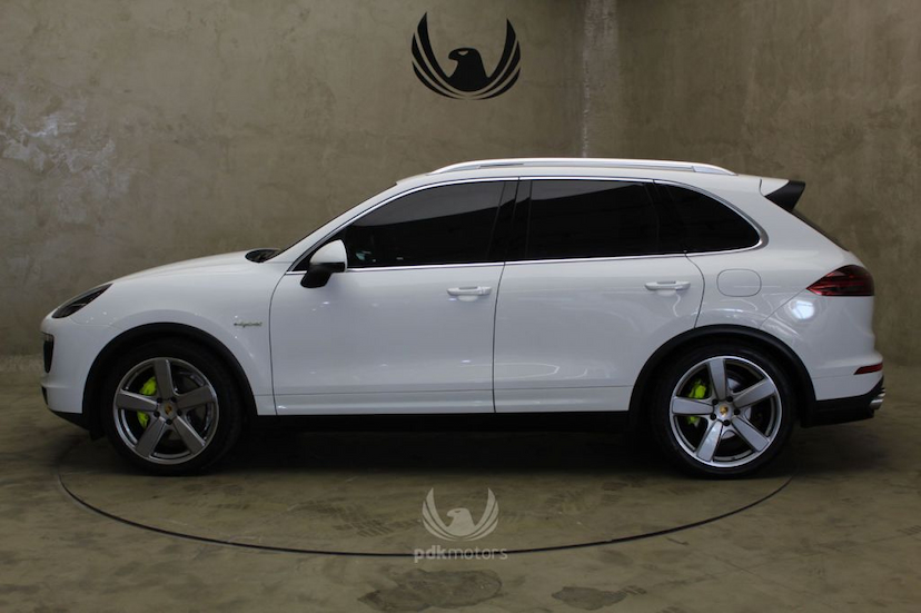 Foto do veículo PORSCHE  CAYENNE S E-HYBRID 2017 18.300 KM 399.000,00
