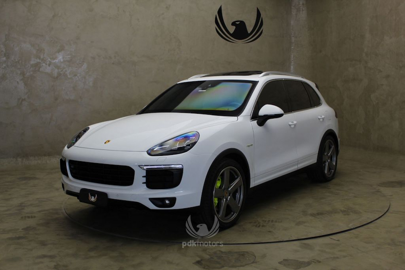 Foto do veículo PORSCHE  CAYENNE S E-HYBRID 2017 18.300 KM 399.000,00