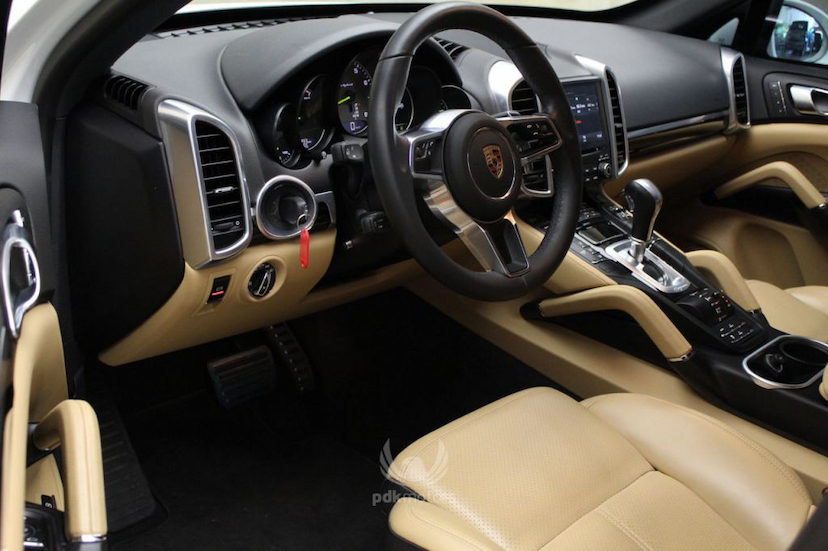 Foto do veículo PORSCHE  CAYENNE S E-HYBRID 2017 18.300 KM 399.000,00