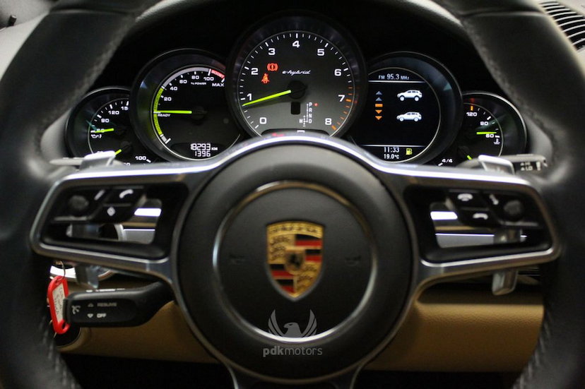 Foto do veículo PORSCHE  CAYENNE S E-HYBRID 2017 18.300 KM 399.000,00