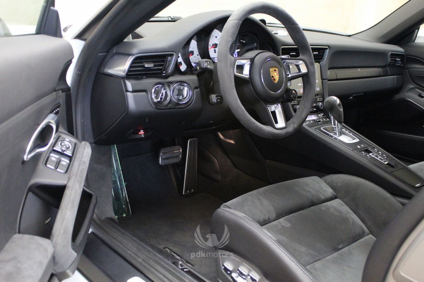 Foto do veículo PORSCHE  911 CARRERA GTS 2018 3.465 KM 729.000,00