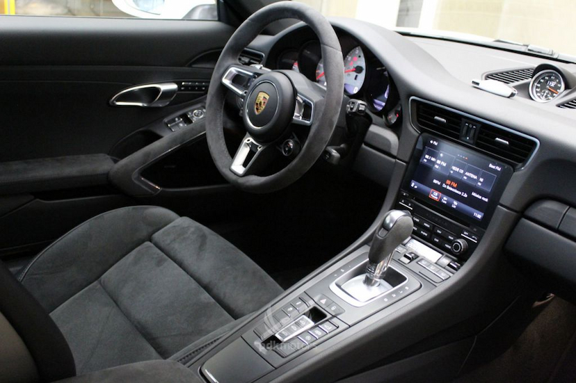 Foto do veículo PORSCHE  911 CARRERA GTS 2018 3.465 KM 729.000,00