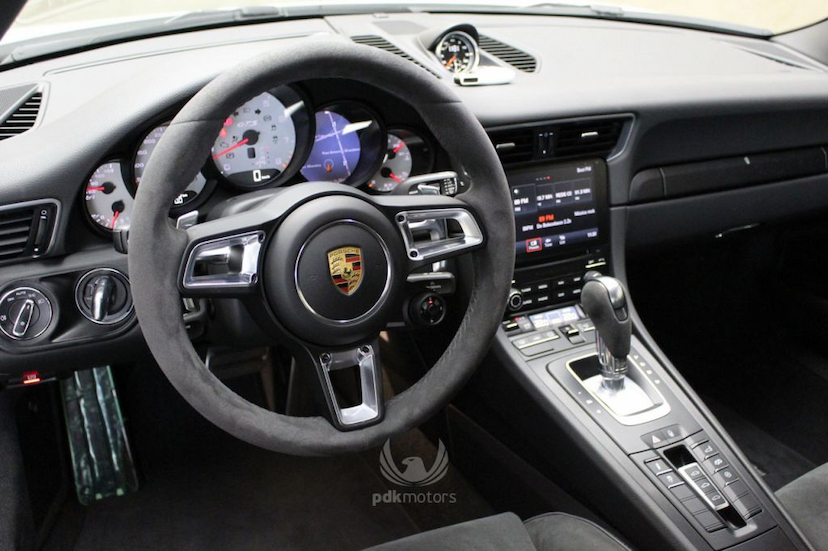 Foto do veículo PORSCHE  911 CARRERA GTS 2018 3.465 KM 729.000,00