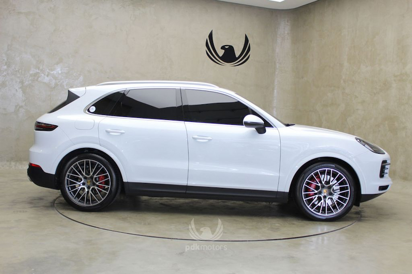 Foto do veículo PORSCHE  CAYENNE S 2019 3.500 KM 499.000,00